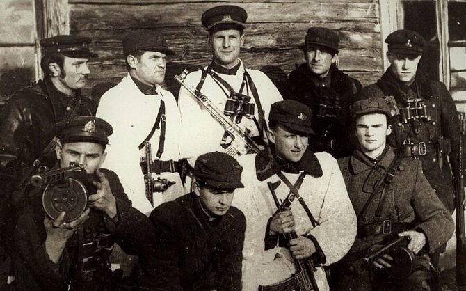 Pietų Lietuvos srities partizanai pakeliui į Lietuvos partizanų vadų susirinkimą (Okupacijų ir laisvės kovų muziejus)