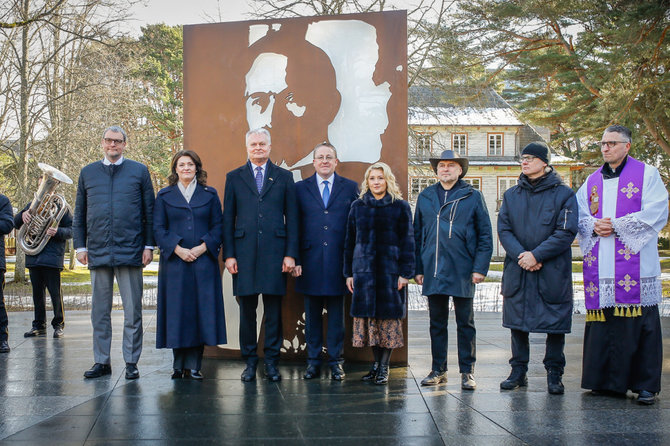 Palangos savivaldybės nuotr./Palangoje atidengtas paminklas prezidentui Antanui Smetonai