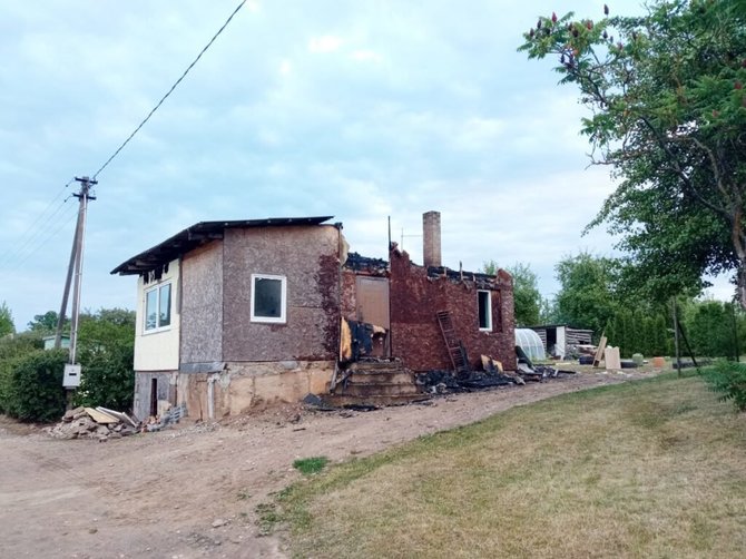 Dimitrijaus Kuprijanovo („Rinkos aikštė“) nuotr./Manoma, kad namas buvo padegtas tyčia