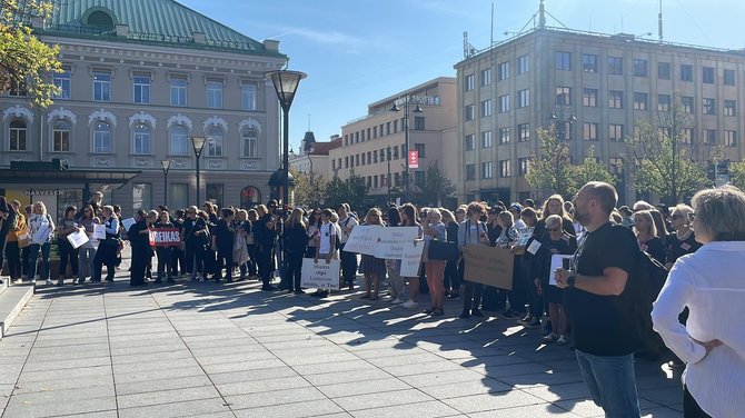 Robertos Salynės/15min. nuotr./Mokytojų protesto akcija Vilniuje