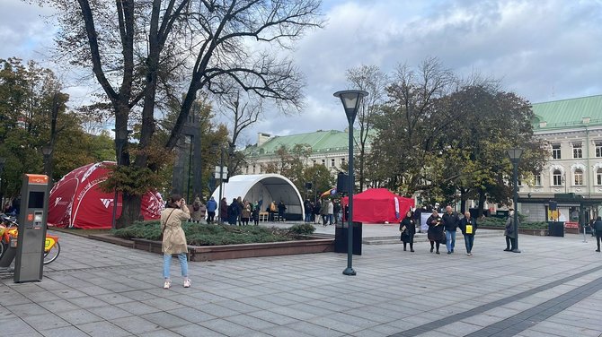 15min skaitytojo nuotr./Vinco Kudirkos aikštė kol kas tuščia