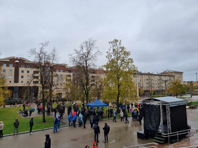 Ramūno Jakubausko/15min nuotr./Prie Seimo renkasi protestuotojai