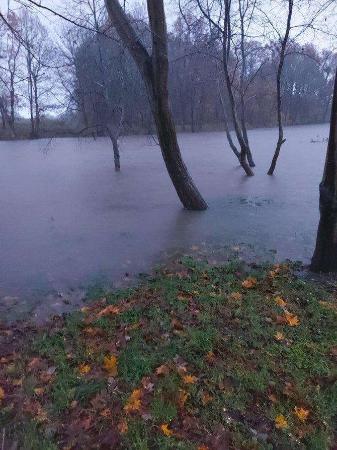 Klaipėdos savivaldybės nuotr./Patvinusi Danės upė Klaipėdoje