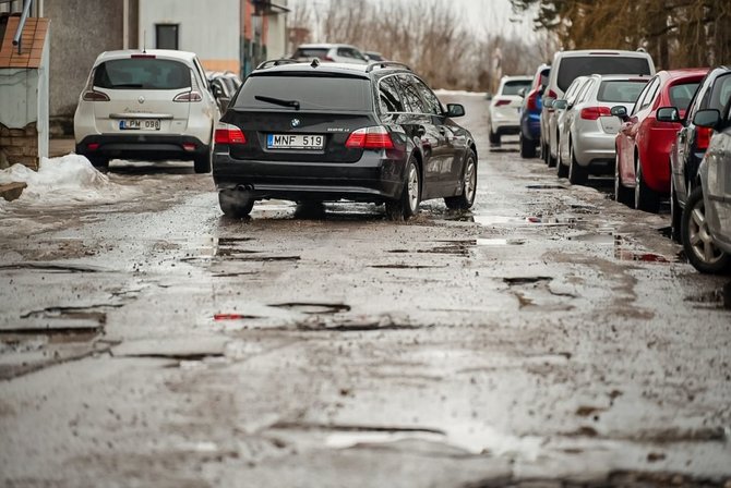 Živilės Večiorkutės/„Jūsų Panevėžys“ nuotr./Garsiųjų Panevėžio prekybos bazių aikštelė remonto gali nesulaukti