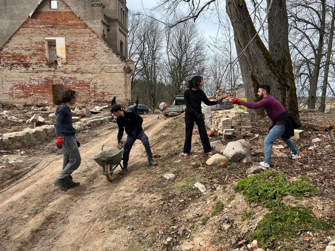 „Inovatorių slėnio“ nuotr./Restauruojamas Kamariškių dvaras virs menininkų kūrybos erdve