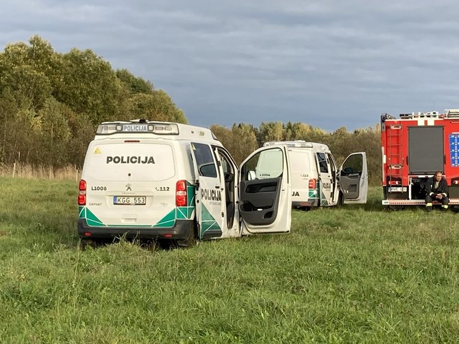 Aurelijos Jašinskienės / 15min.lt nuotr./Dariaus kaime nukrito skraidyklė, žuvo du žmonės