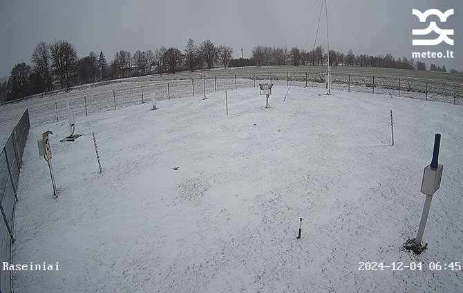 Lietuvos hidrometeorologijos tarnybos nuotr./Raseinių meteorologijos stoties aikštelės vaizdas gruodžio 4 d. 08:45 val. 