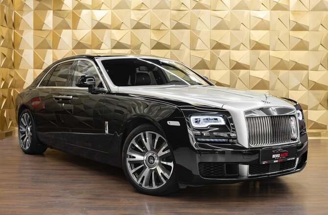 „Berg Auto“ nuotr./Vienas iš prabangių „Berg Auto“ salone parduodamų automobilių „Rolls-Royce Ghost“. 