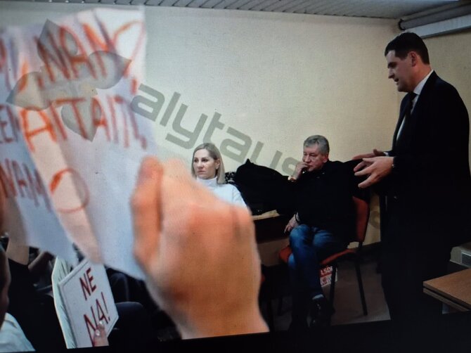„Alytaus gido“ nuotr./Remigijaus Žemaitaičio vizitą Alytuje aptemdė protestuotojai