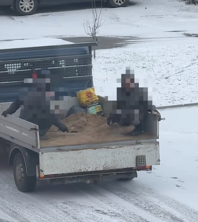 „Rinkos aikštės“ archyvo nuotr./Ar tikrai XXI amžiuje „rezultatas“, kai smėlis barstomas rankomis iš priekabos, yra tai, kuo turėtume didžiuotis?