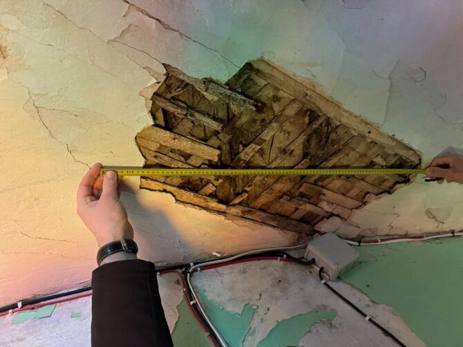 Parapijos nuotr./Nors ilgą laiką popieriuose Labūnavos bažnyčios būklė buvo įvardijama kaip „gera“, realybė buvo kitokia. Metų metus besikaupusi drėgmė palaipsniui padarė savo, o lemiamu veiksniu tapo praėjusi šalta žiema.