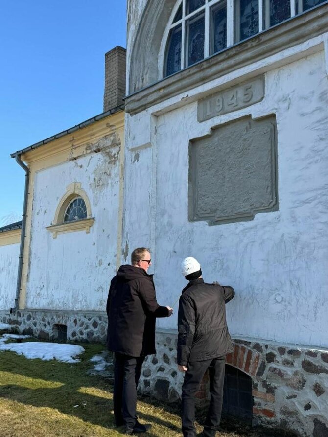Parapijos nuotr./Bažnyčia skyla į keturias dalis