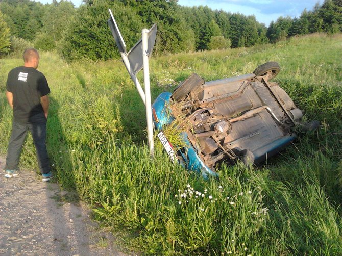 Mykolo Norkaus nuotr./Girtas vairuotojas sukėlė avariją kelyje Simnas-Krosna