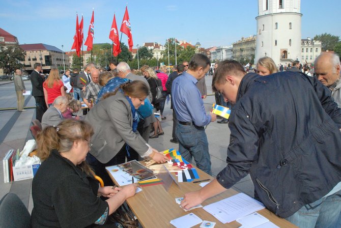 Vilniaus Katedros aikštėje vyko akcija „Palinkėjimai Lietuvai iš kartos į kartą“