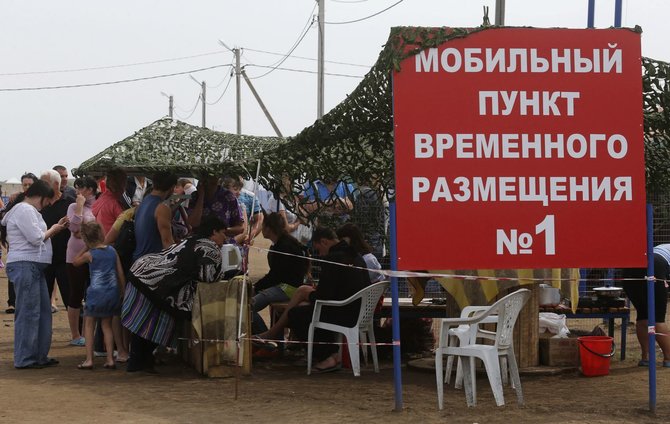 „Scanpix“/„Reuters“, AFP nuotr./Ukrainiečių pabėgėlių stovykla šalia Rusijos Donecko miesto