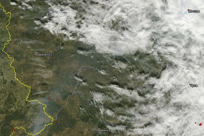 gazeta.ru nuotr./Ši iš kosmoso daryta nuotrauka įrodo, kad dūmai Maskvą pasiekė iš Briansko srities