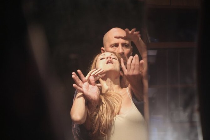OKT / Vilniaus miesto teatro nuotr./ Oskaras Koršunovas Graikijos sostinėje Atėnuose esančiame „Poreia“ teatre stato graikiškąją spektaklio „Miranda“ versiją
