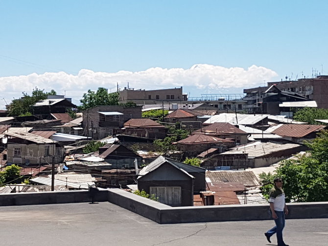 Raimundos Celencevičiaus/15min nuotr./Armėnijos sostinė Jerevanas: lūšnynai – pačiame miesto centre.