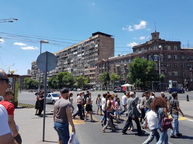 Raimundos Celencevičiaus/15min nuotr./Armėnijos sostinė Jerevanas: daugiabutis pačiame miesto centre.