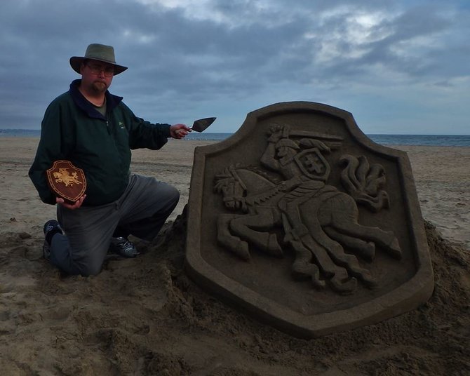 Billo Lewiso skulptūra iš smėlio