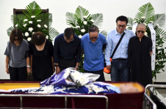 „Scanpix“/AP nuotr./Kinų disidento Liu Xiaobo pelenai palaidoti jūroje