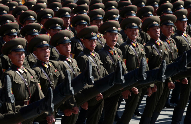 „Reuters“/„Scanpix“ nuotr./Karinis paradas Šiaurės Korėjoje