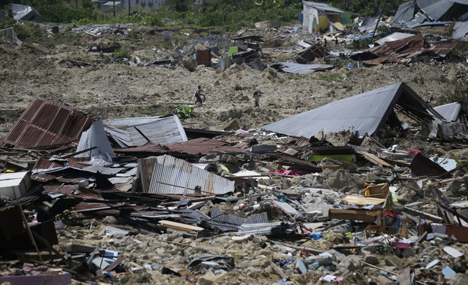 „Scanpix“/AP nuotr./Indonezijos miestas Palu po žemės drebėjimo ir cunamio