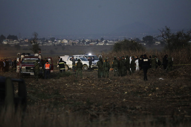 „Scanpix“/AP nuotr./Meksikoje nukritus sraigtasparniui žuvo gubernatorė ir senatorius