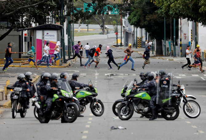 „Reuters“/„Scanpix“ nuotr./Riaušės Karakase