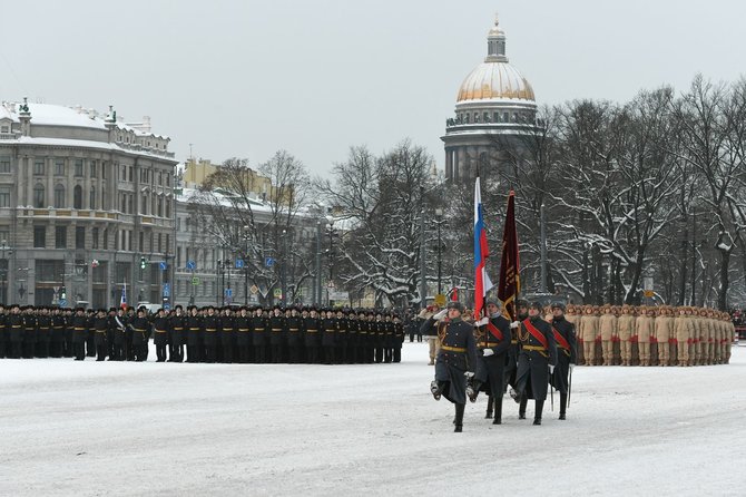 „Scanpix“/AP nuotr./Karinis paradas Sankt Peterburge