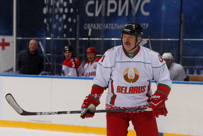 „Reuters“/„Scanpix“ nuotr./A.Lukašenka žaidė ledo ritulį