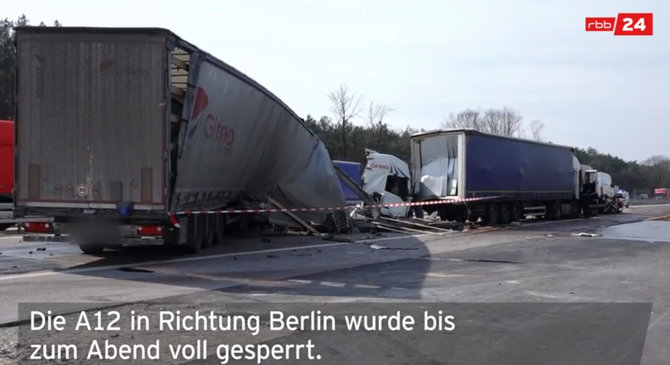 Kadras iš vaizdo įrašo/Prie Berlyno į avariją pateko „Girteka“ sunkvežimis