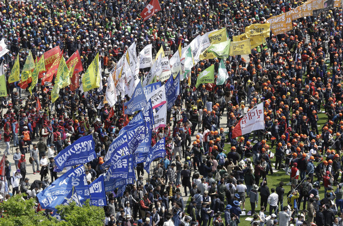 AFP/„Scanpix“ nuotr./Azijos sostinėse – tūkstantinės demonstracijos