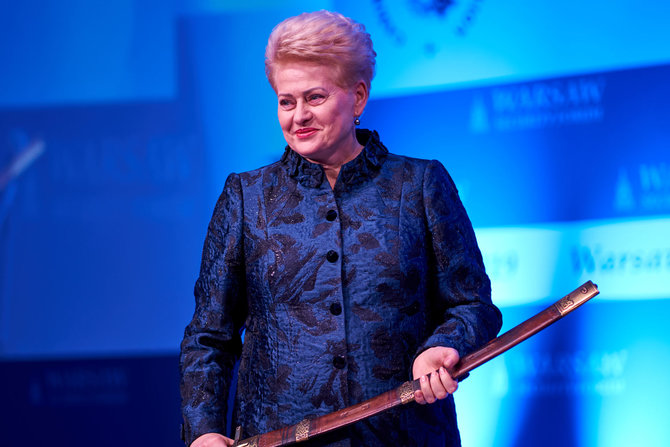 D.Grybauskaitės biuro nuotr./Daliai Grybauskaitei įteiktas Laisvės riterio apdovanojimas