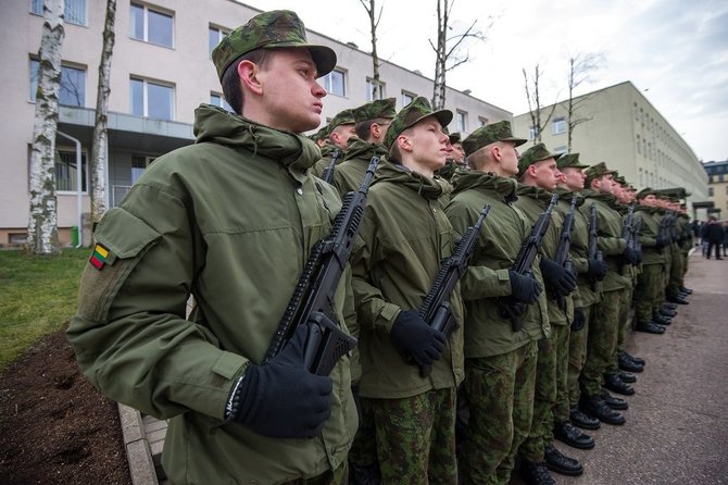 Eimanto Genio nuotraukos/Vilniuje ir Kaune prisiekė 140 jaunesniųjų karininkų vadų mokymų dalyvių