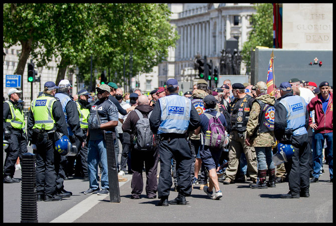 „Scanpix“/AP nuotr./Londone į demonstracijas susirinko šimtai žmonių