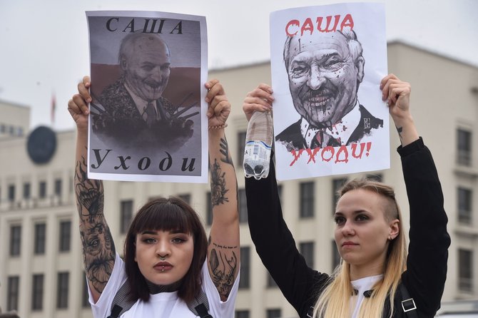 AFP/„Scanpix“ nuotr./Protestuotojai Minske