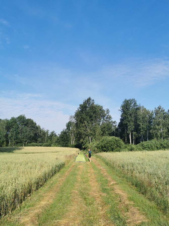 Asmeninio archyvo nuotr./Sunkiausia buvo rasti vietą nakvynei. Diena, kai įskurta tiesiog ant kelio