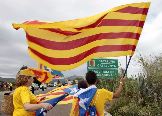 AFP/„Scanpix“ nuotr./Katalonai suformavo gyvąją grandinę