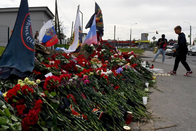 AFP/„Scanpix“ nuotr./Memorialas J.Prigožinui prie „Wagner“ būstinės Sankt Peterburge