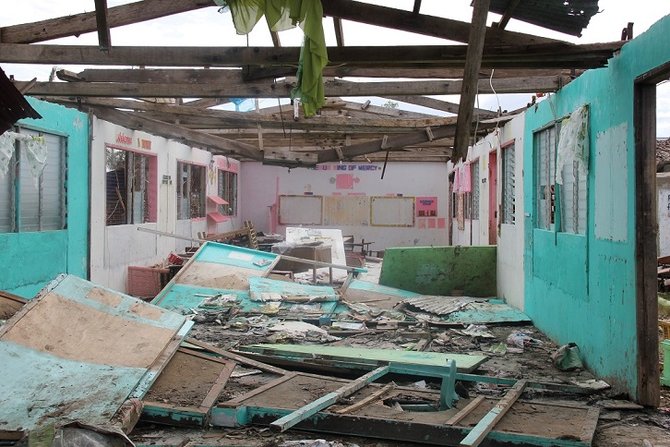 „Gelbėkit vaikus“ nuotr./Taifūno nusiaubta mokykla