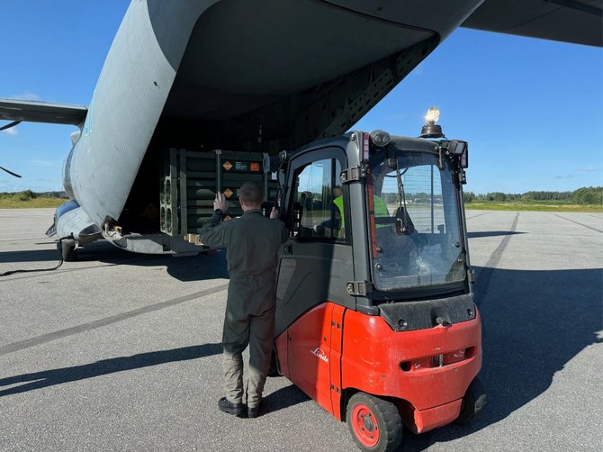 Lietuvos kariuomenės nuotr./Lietuvos kariuomenei pristatytos „Bolide“ raketos