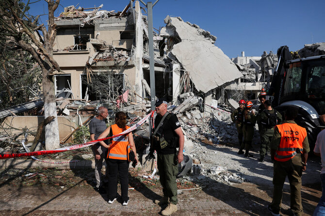 &bdquo;Reuters&ldquo;/&bdquo;Scanpix&ldquo; nuotr./Irano smūgių padariniai Izraelyje. Ri&scaron;on LeZionas, Izraelis