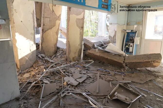 Telegram nuotr./Rusija raketomis atakavo autobusų stotį Zaporižioje
