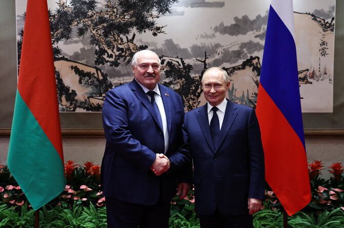 ZUMAPRESS / Scanpix nuotr./Vladimiras Putinas Pekine susitiko su Aliaksandru Lukašenka