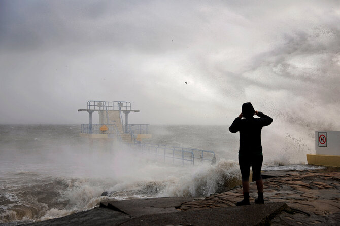 „Reuters“/„Scanpix“ nuotr./Airiją siaubia audra Amy