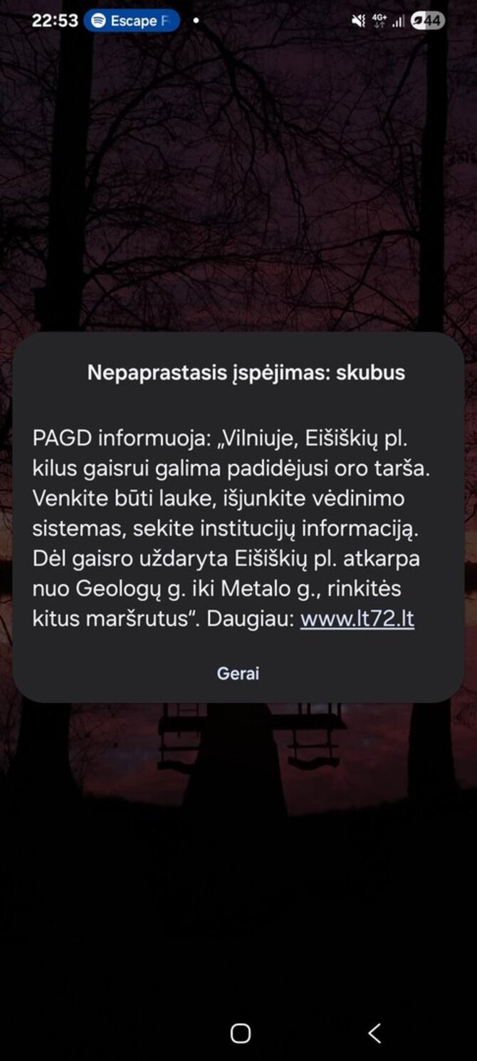 15min skaitytojo nuotr./Taršos įspėjimas dėl gaisro Eišiškių pl.