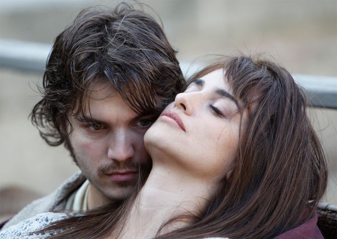 Kadras iš filmo/„Gimę mylėti“ („Venuto al Mundo“, 2012, IMDb – 7,4)
