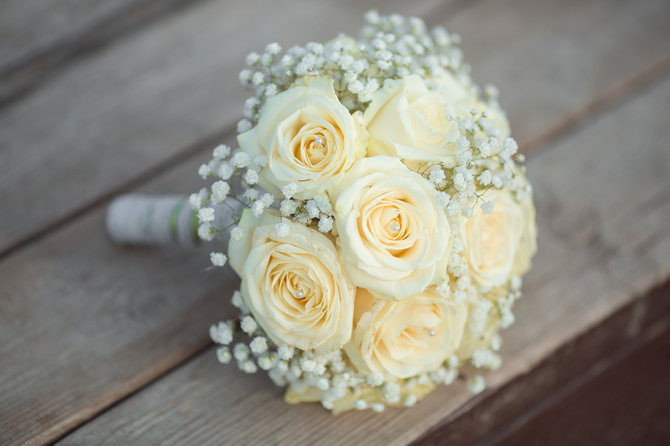 „Shutterstock“ nuotr./Baltų rožių puokštė