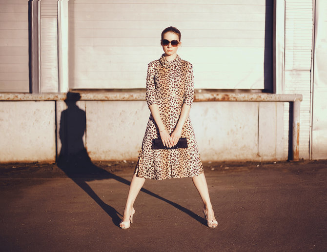 Leopardo motyvais marginta suknelė